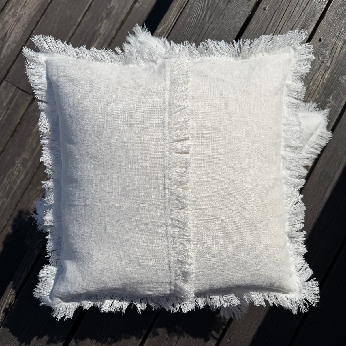 Kuddfodral i linne med fransar 45x45cm.